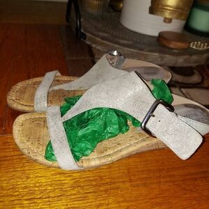 Donald Pliner Gold Dolli Sandals 8.5 Buttery Soft Leather Resortwear Vacay